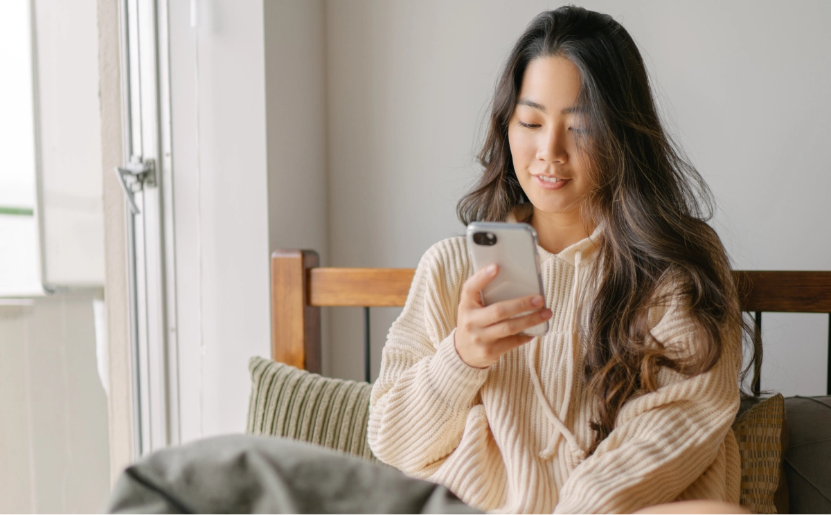 Women in bed on phone
